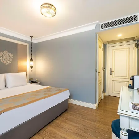 Hotel Raymond Old 4*