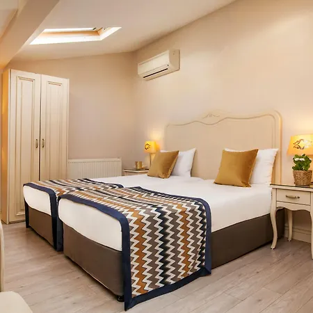Hotel Raymond Old 4*