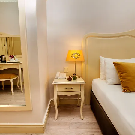 Raymond Old Hotel 4*