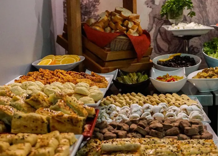 Отель Raymond Old