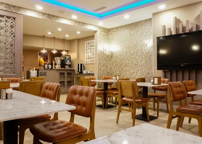 Raymond Old Отель 4*