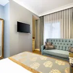Raymond Old Hotel