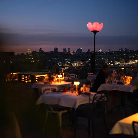 Raymond Old Hotel 4*