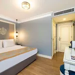 Otel Raymond Old 4*