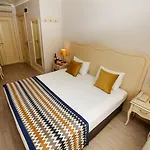 Otel Raymond Old İstanbul