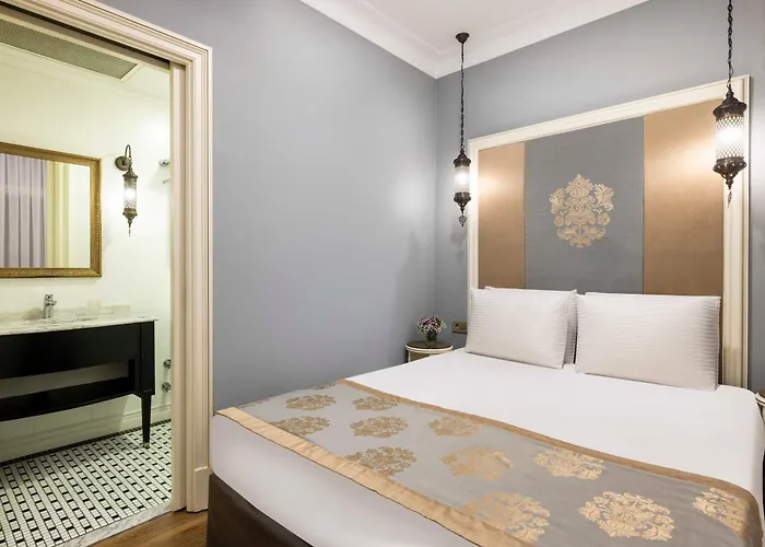 Raymond Old Отель 4*