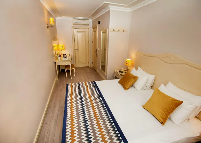 Raymond Old Стамбул