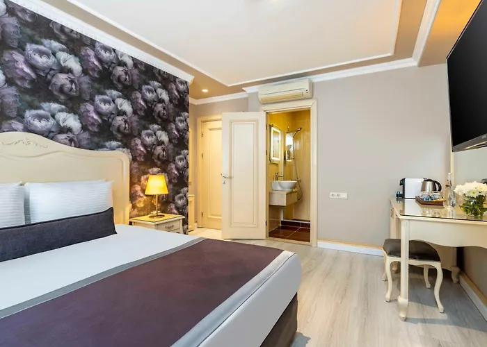 Raymond Old Отель